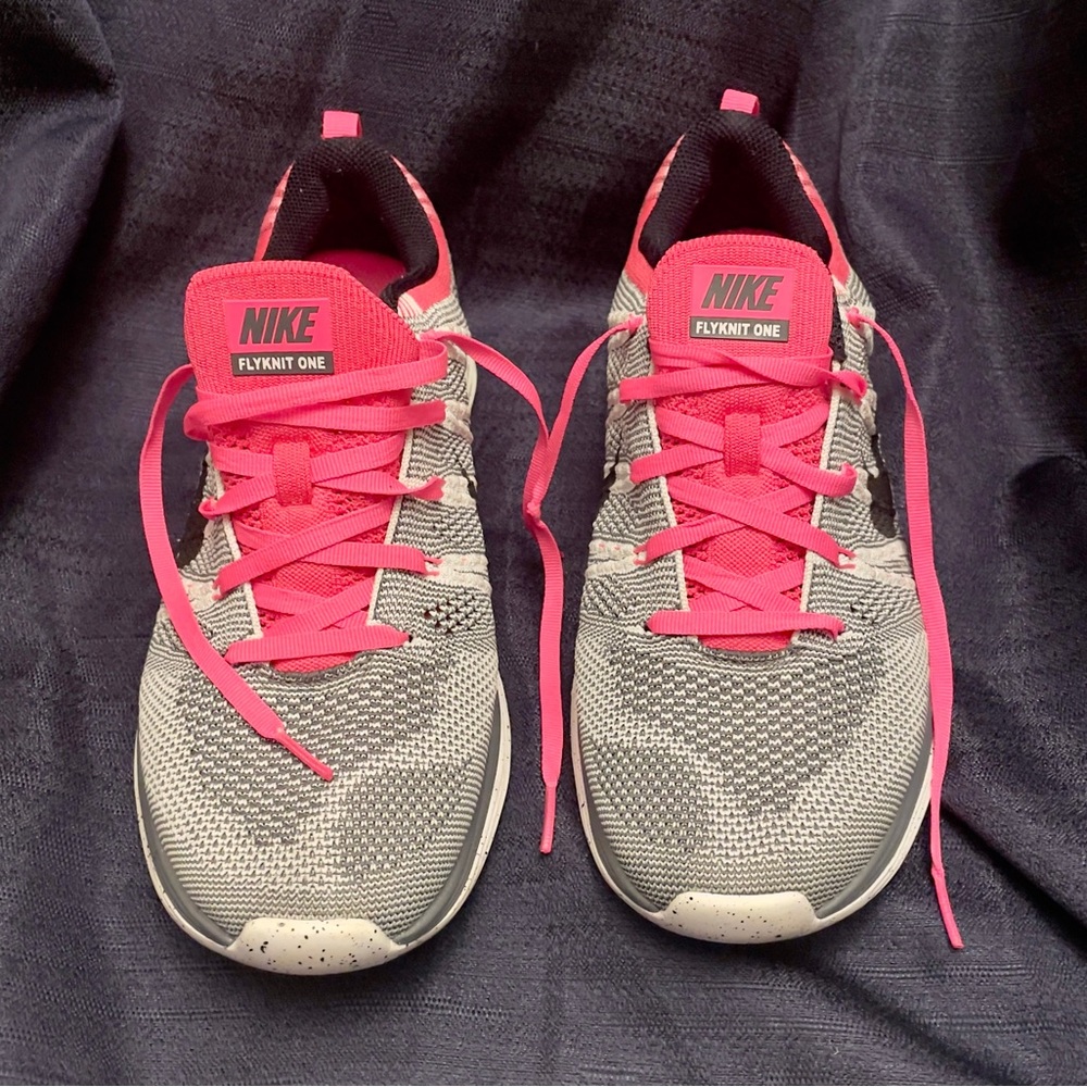 Nike Womens Flyknit 1 & Gray Cushioned Athletic Running Shoes Size US 9-like new